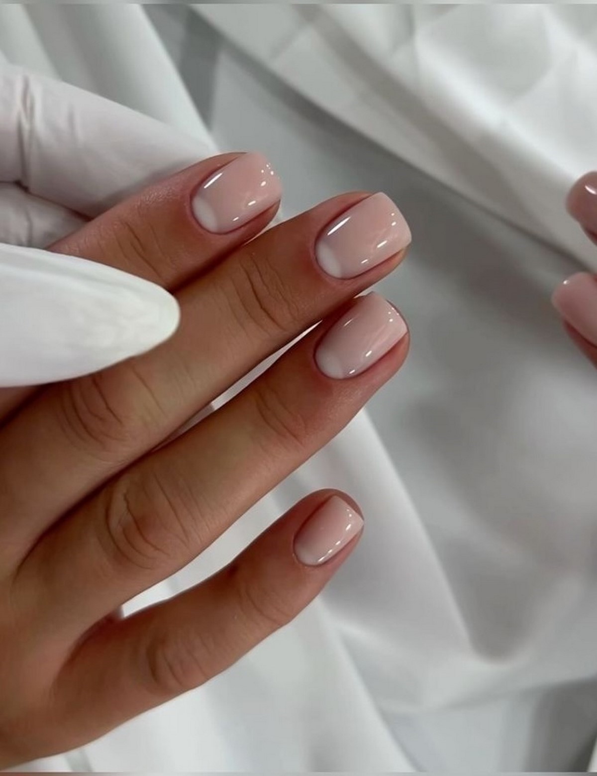 Маникюр на короткие ногти: новые формы апреля, которые меняют все