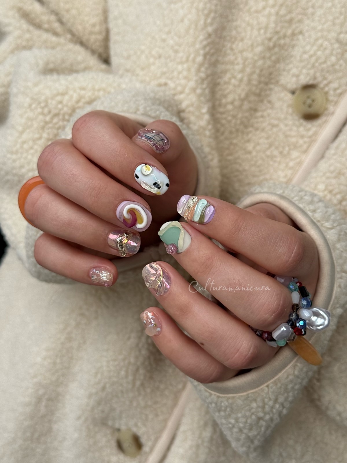 Маникюр на короткие ногти: новые формы апреля, которые меняют все