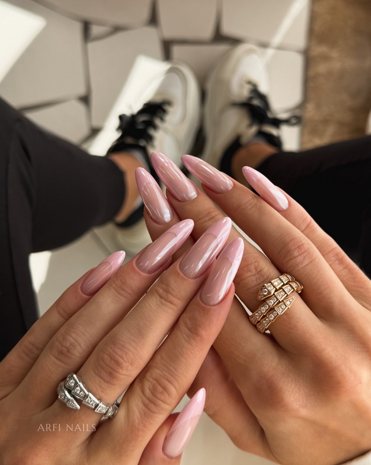 Ледяной маникюр: самый изысканный тренд этой весны