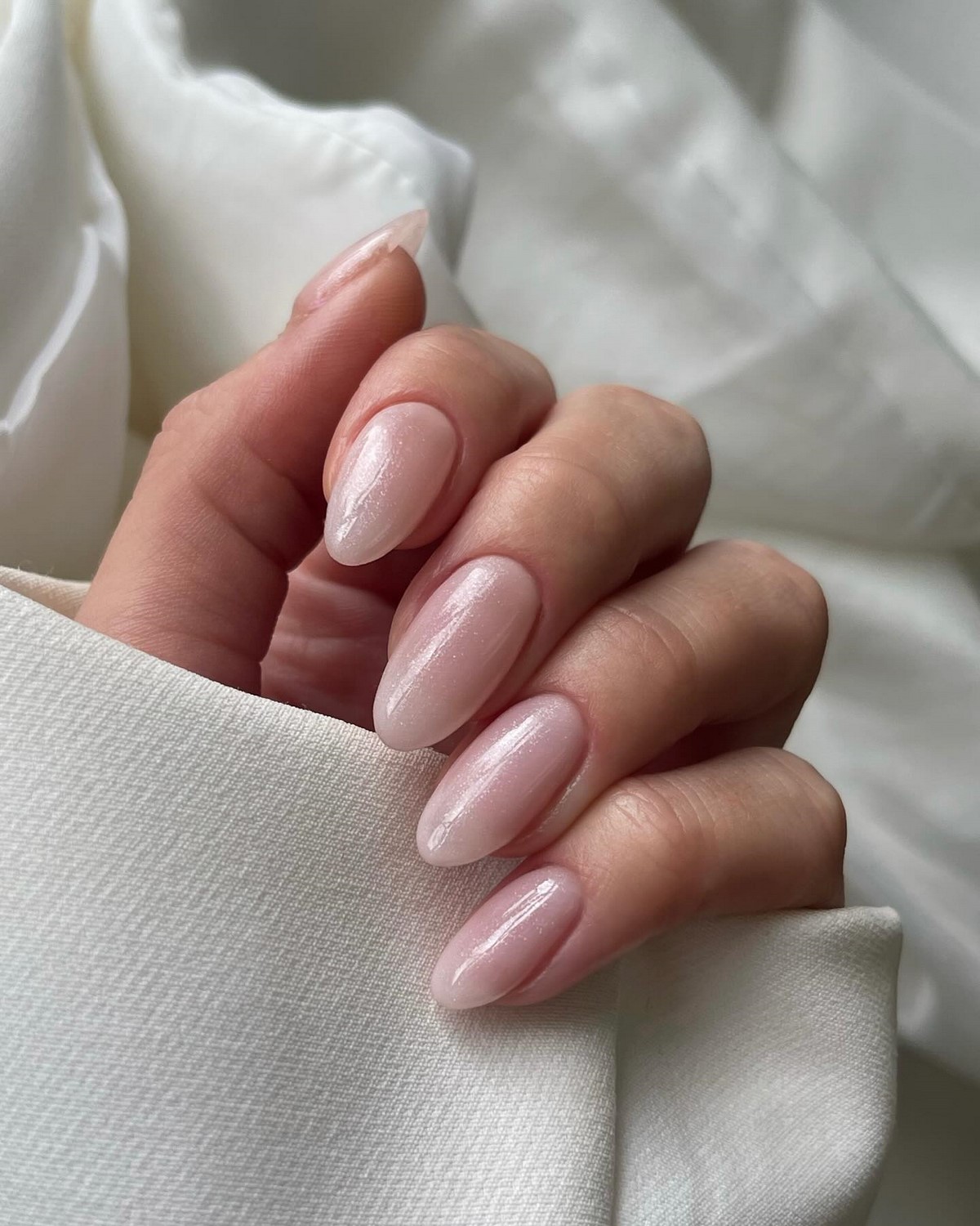 Ледяной маникюр: самый изысканный тренд этой весны