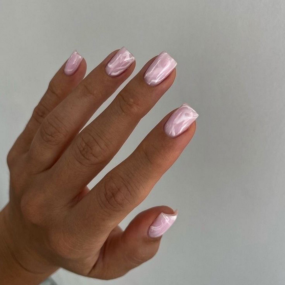 Маникюр с росой: блеск, который не отпускает взгляд