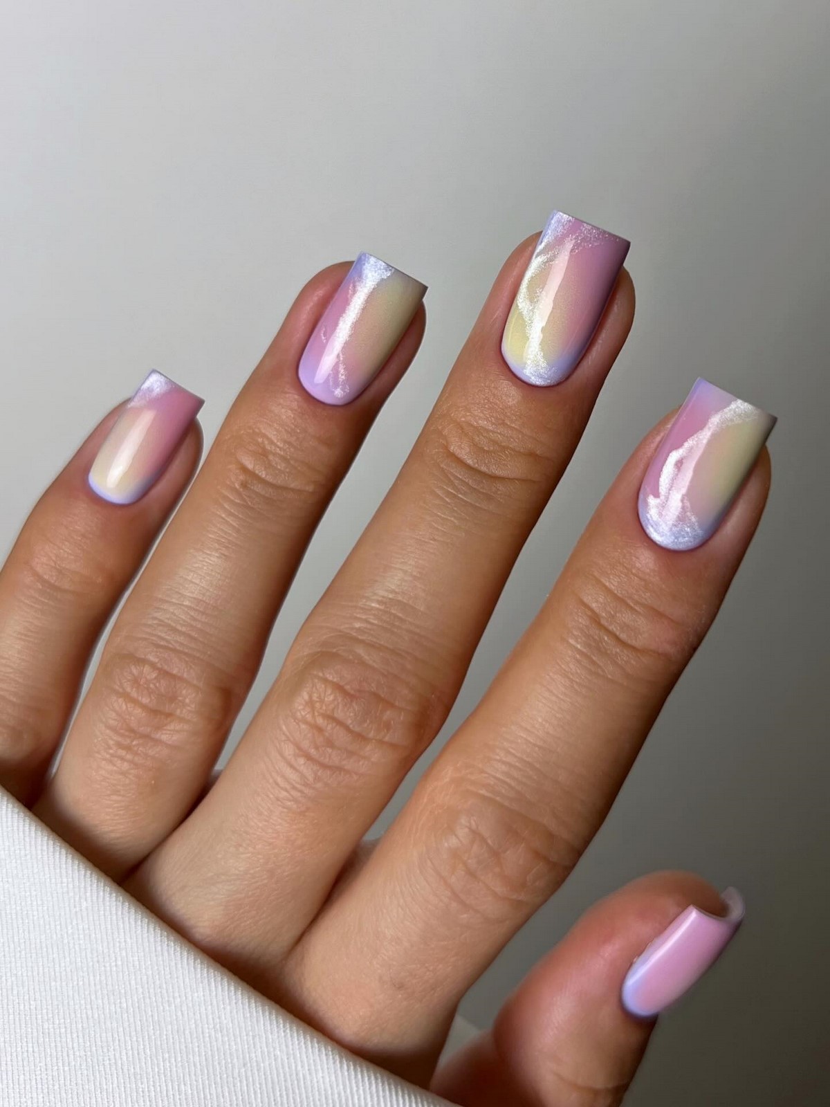 Маникюр с росой: блеск, который не отпускает взгляд