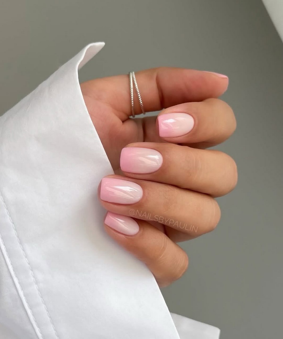 Маникюр с росой: блеск, который не отпускает взгляд