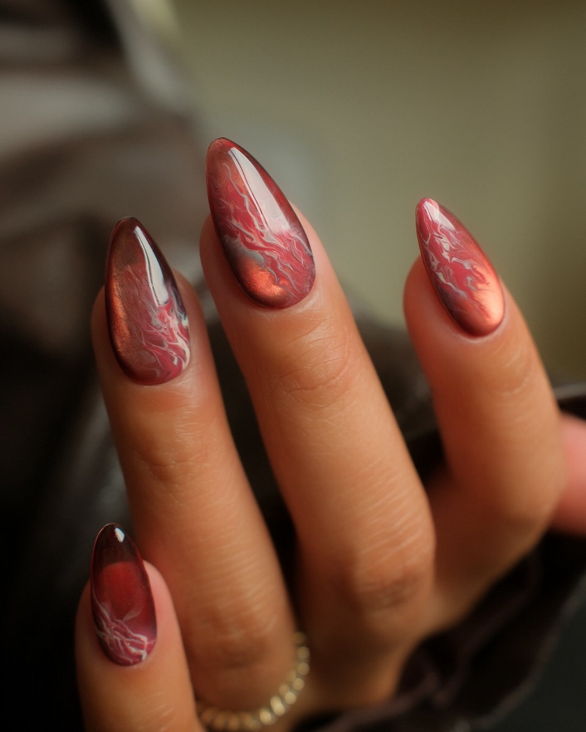 Маникюр с эффектом стекла: секрет дорогого вида