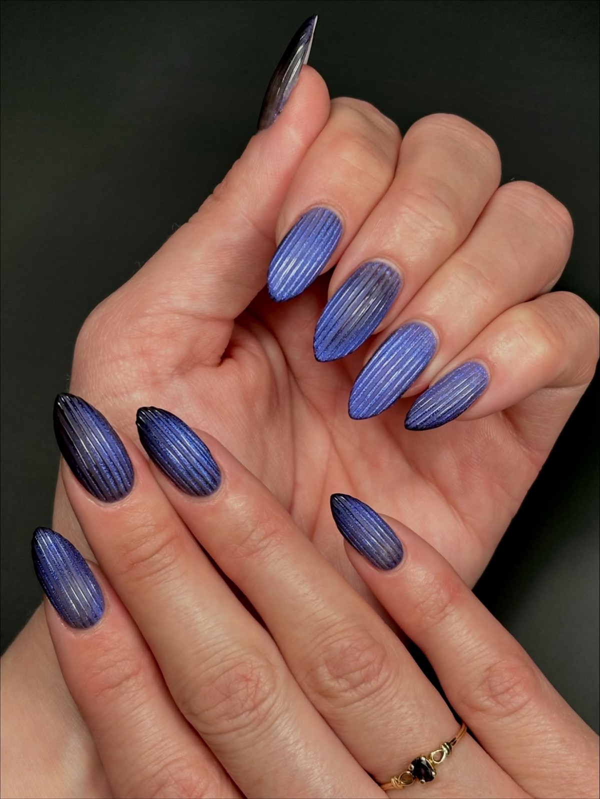 Маникюр с эффектом стекла: секрет дорогого вида