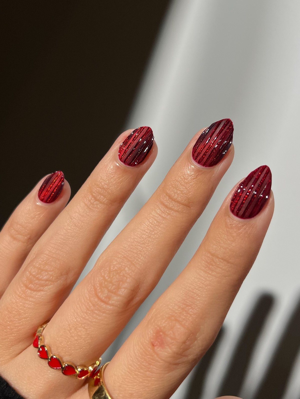 Маникюр с эффектом стекла: секрет дорогого вида