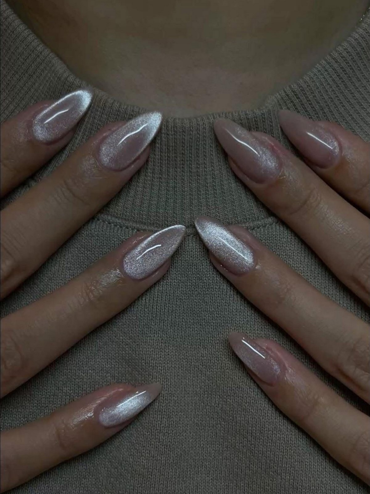 Маникюр с эффектом стекла: секрет дорогого вида