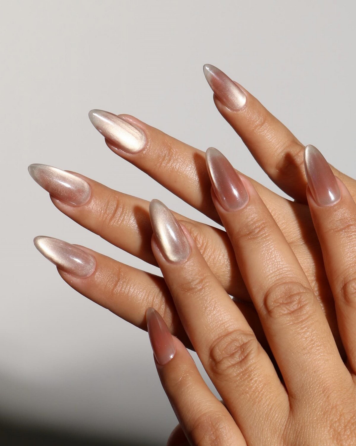 Маникюр с эффектом стекла: секрет дорогого вида