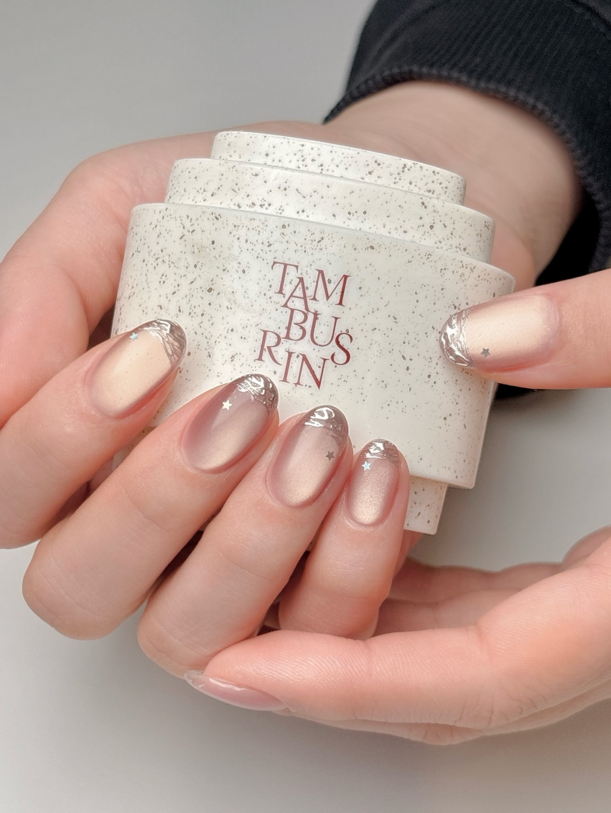 Желейный маникюр: секрет прозрачности, которая стоит дорого