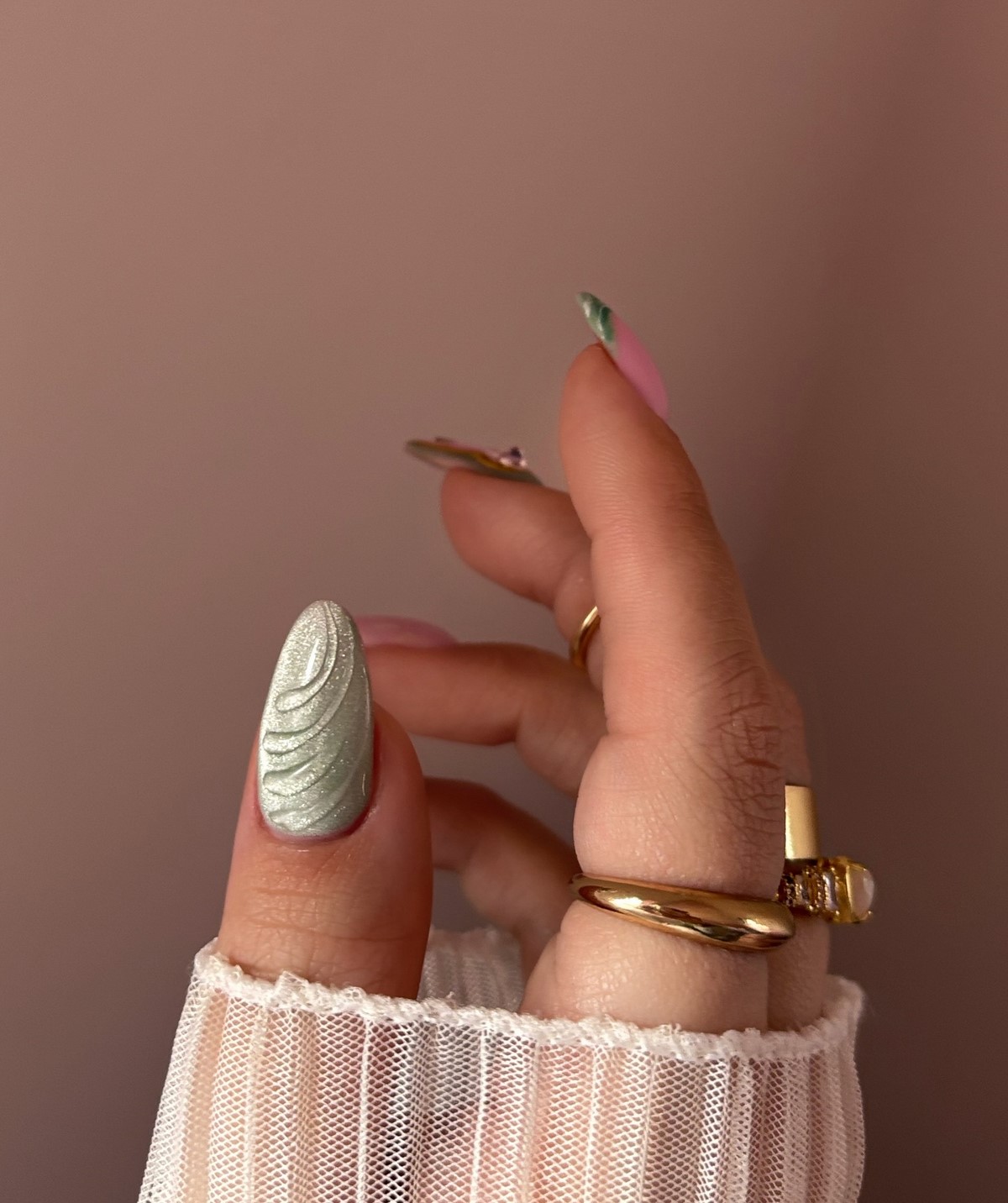 Желейный маникюр: секрет прозрачности, которая стоит дорого