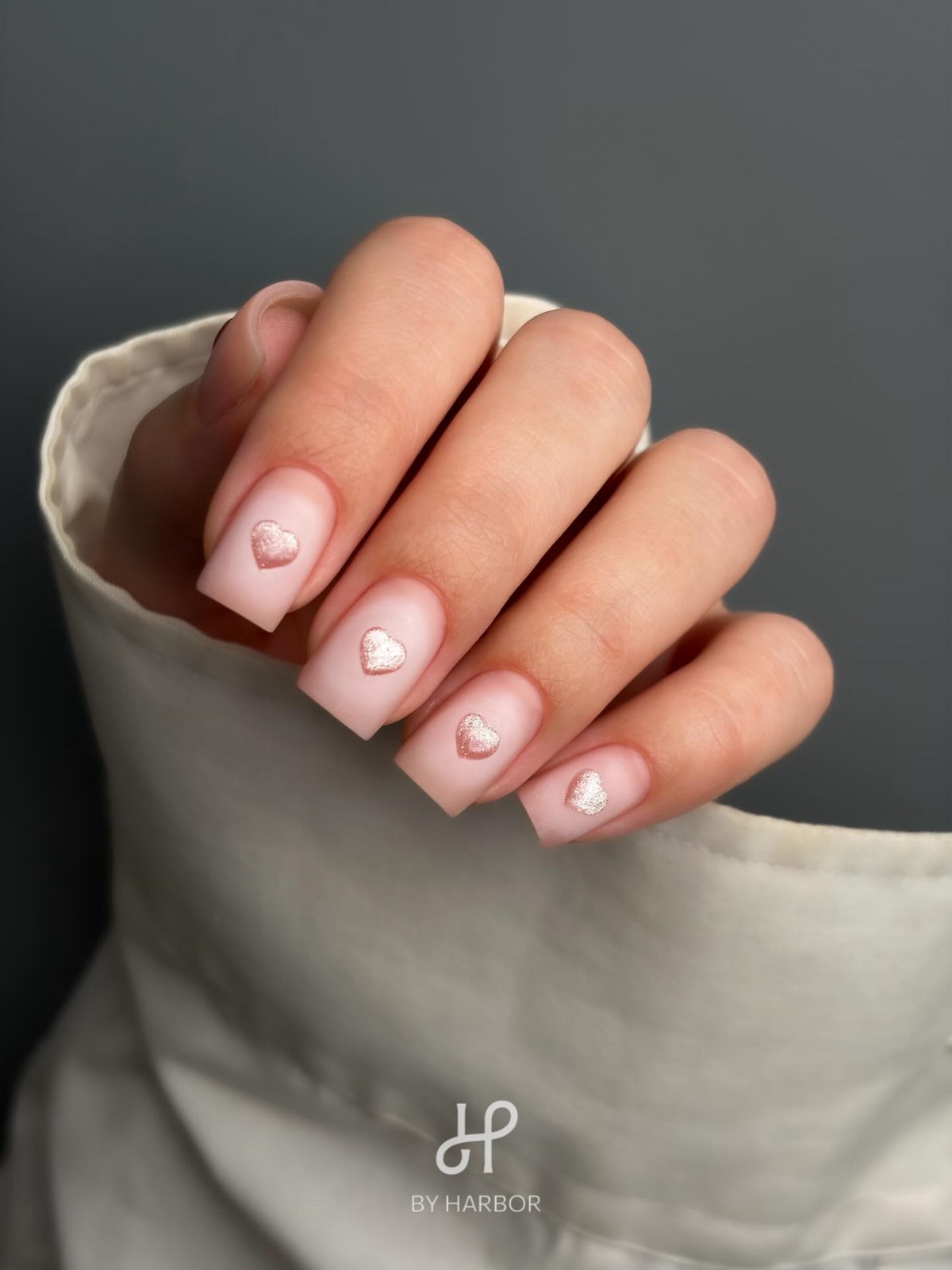 Желейный маникюр: секрет прозрачности, которая стоит дорого