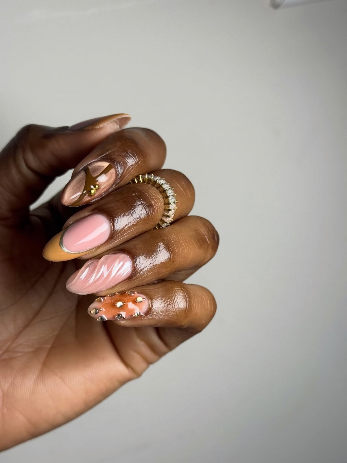 Желейный маникюр: секрет прозрачности, которая стоит дорого