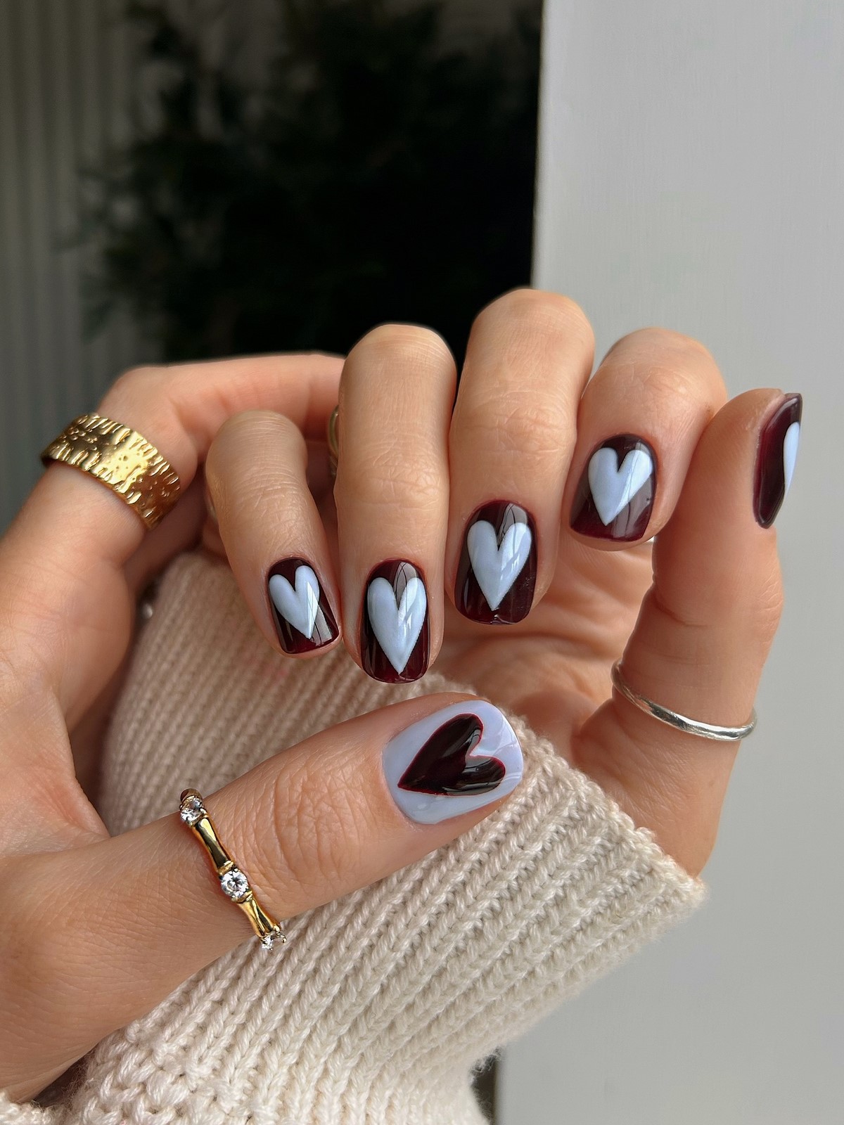 Маникюр с маленьким сердцем: нежный акцент, который заметили все