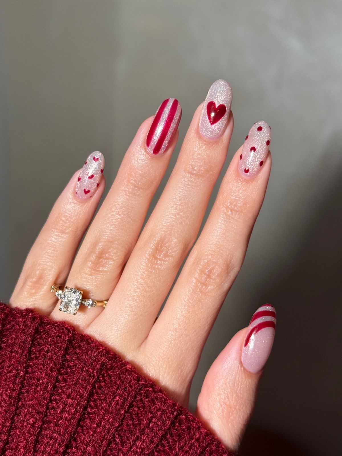 Маникюр с маленьким сердцем: нежный акцент, который заметили все
