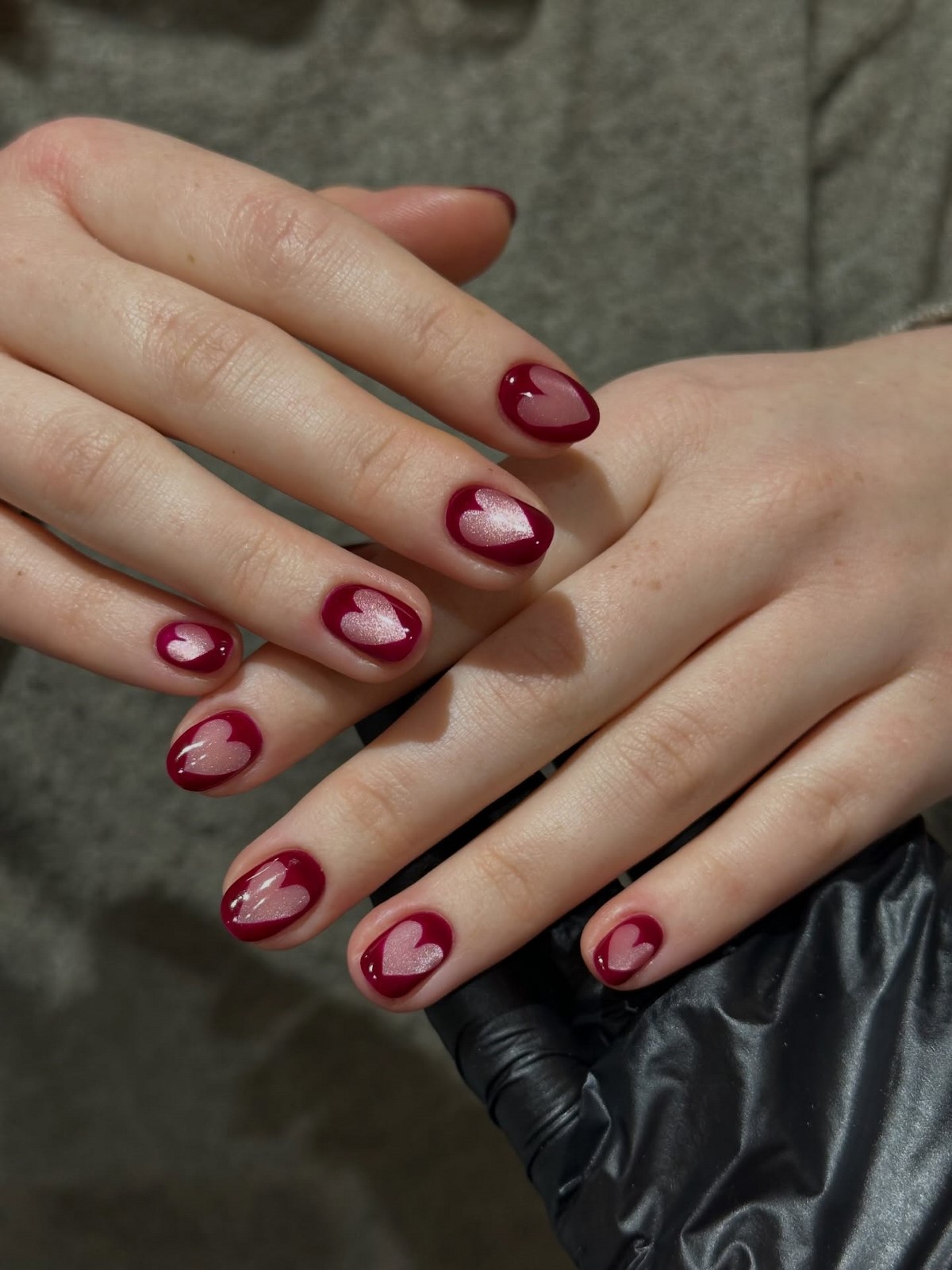 Маникюр с маленьким сердцем: нежный акцент, который заметили все