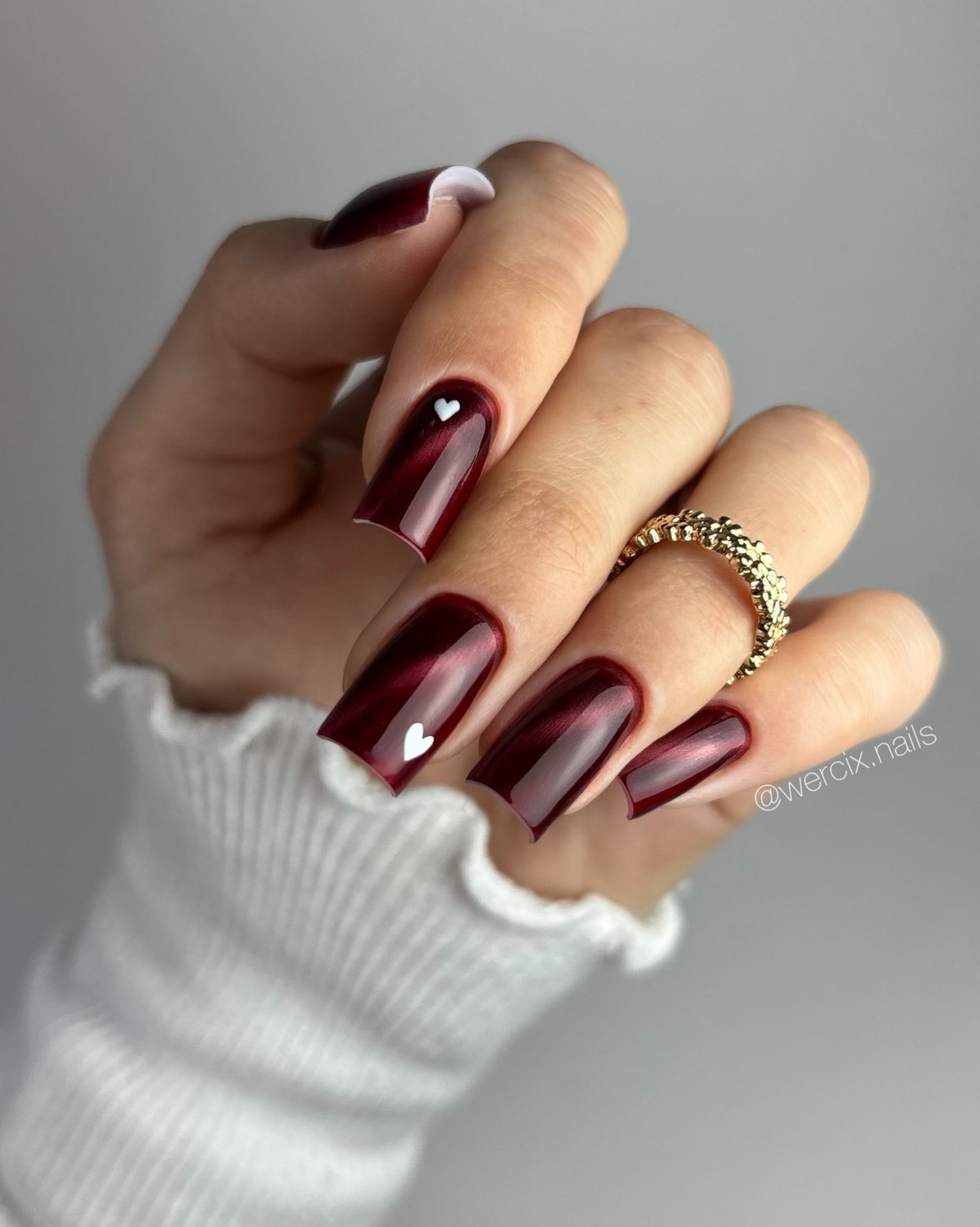 Маникюр с маленьким сердцем: нежный акцент, который заметили все