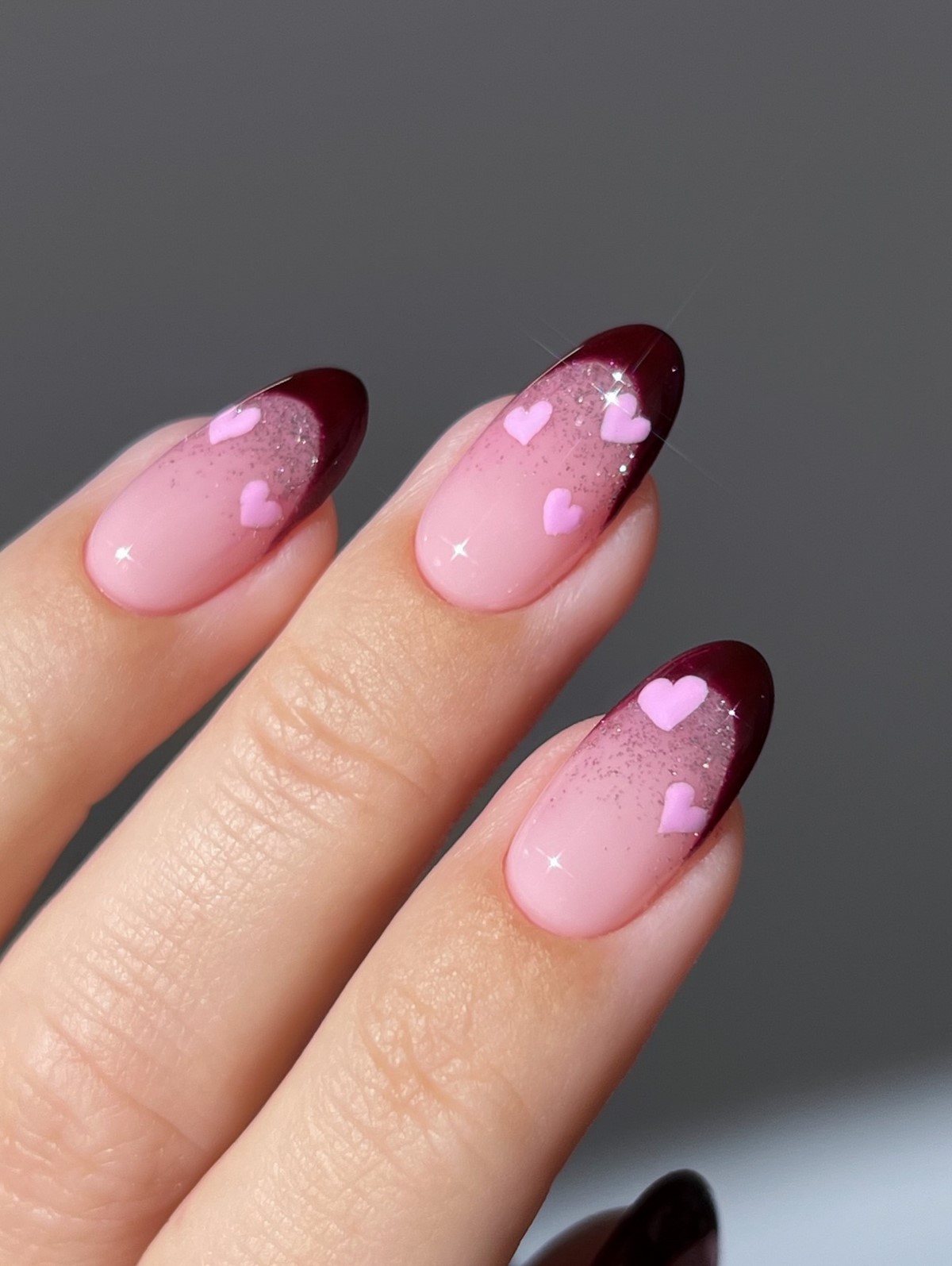 Маникюр с маленьким сердцем: нежный акцент, который заметили все