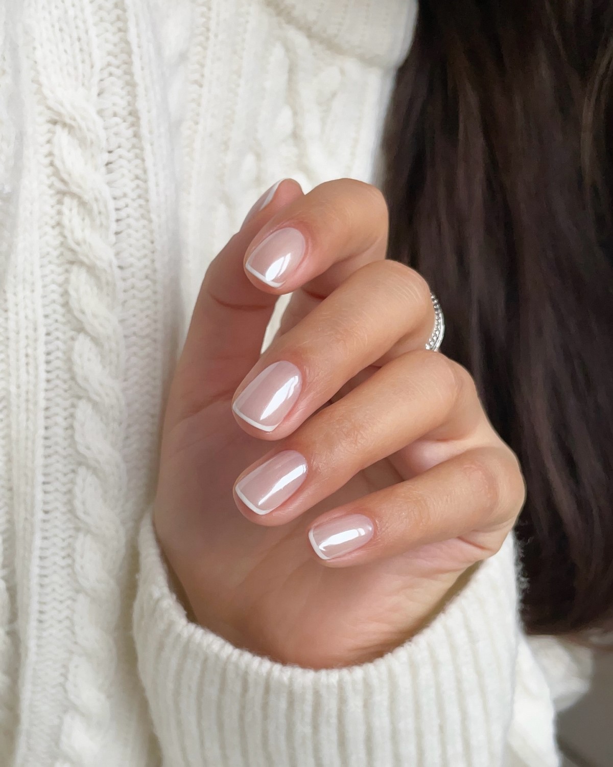 Маникюр с мягким блеском: минимализм, который выглядит дорого