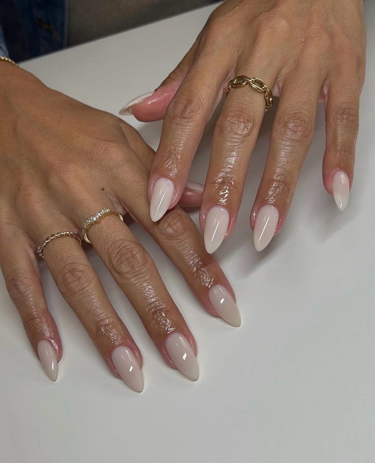 Маникюр с эффектом “чистых ногтей”: тренд, который заменил сложный дизайн