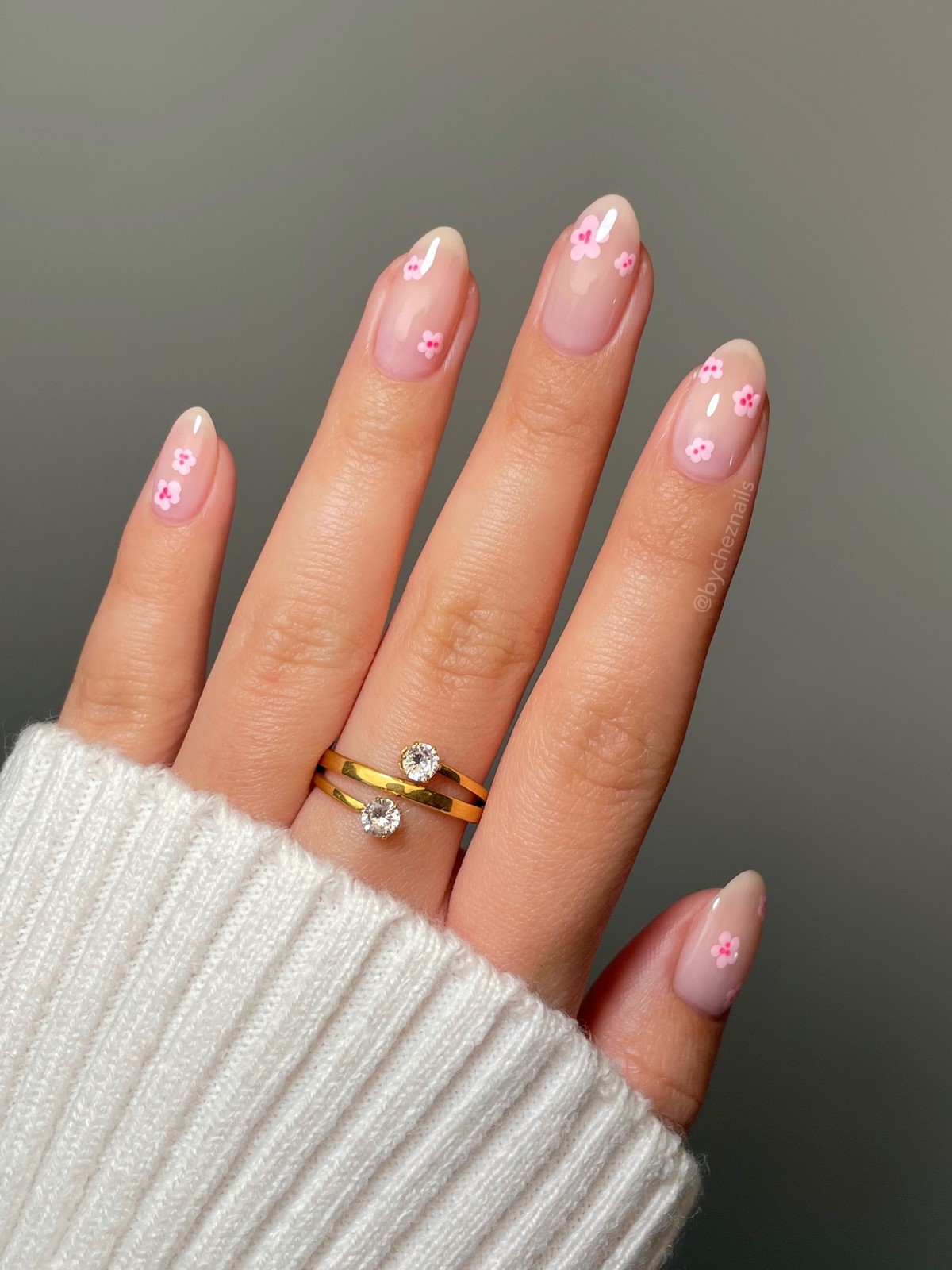 Маникюр с эффектом “чистых ногтей”: тренд, который заменил сложный дизайн