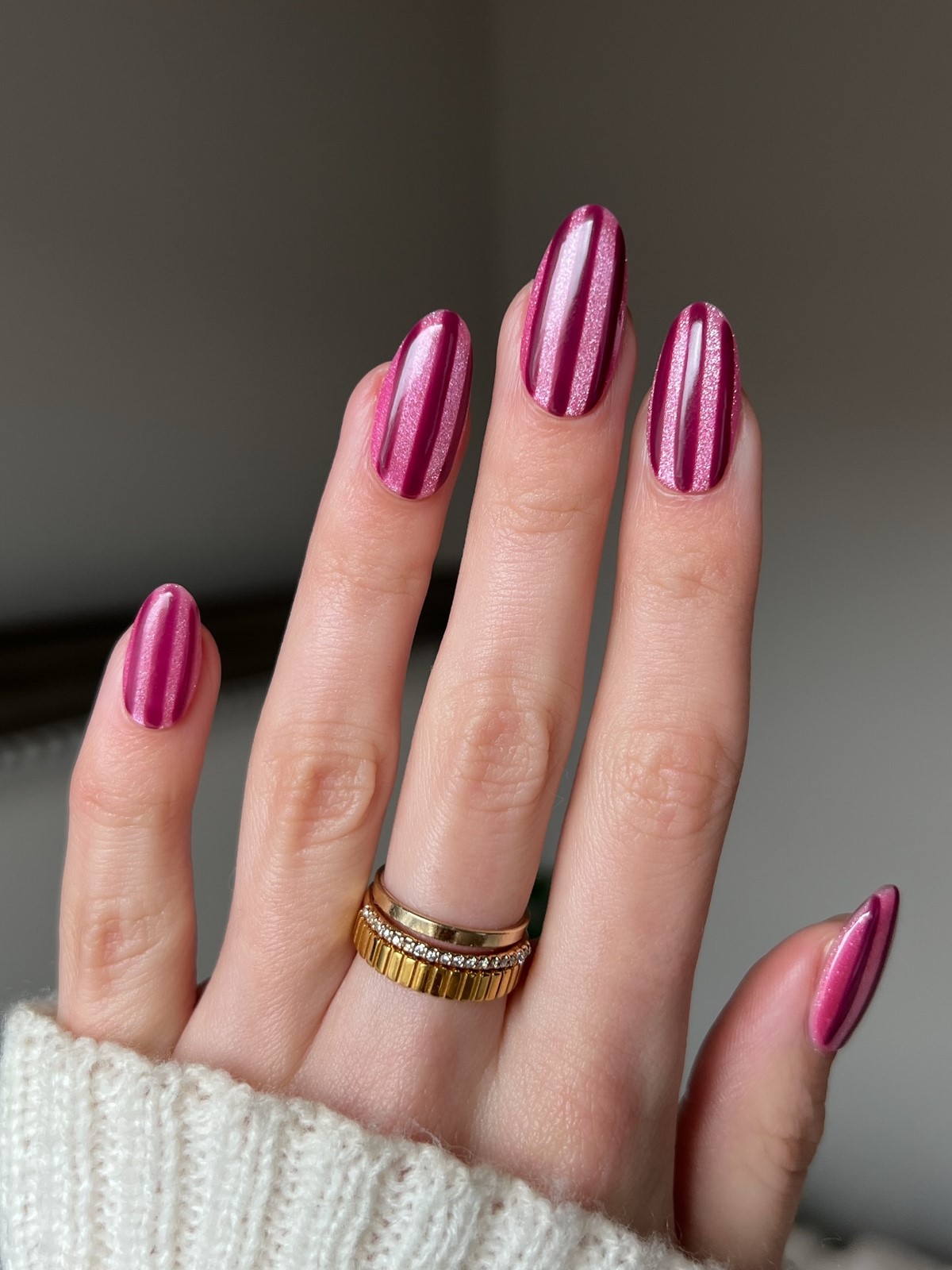 Маникюр с разноцветными полосками: главный яркий дизайн весны