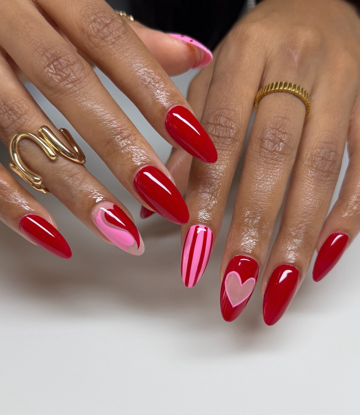 Маникюр с разноцветными полосками: главный яркий дизайн весны