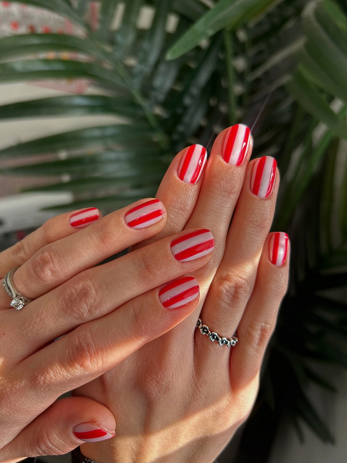 Маникюр с разноцветными полосками: главный яркий дизайн весны