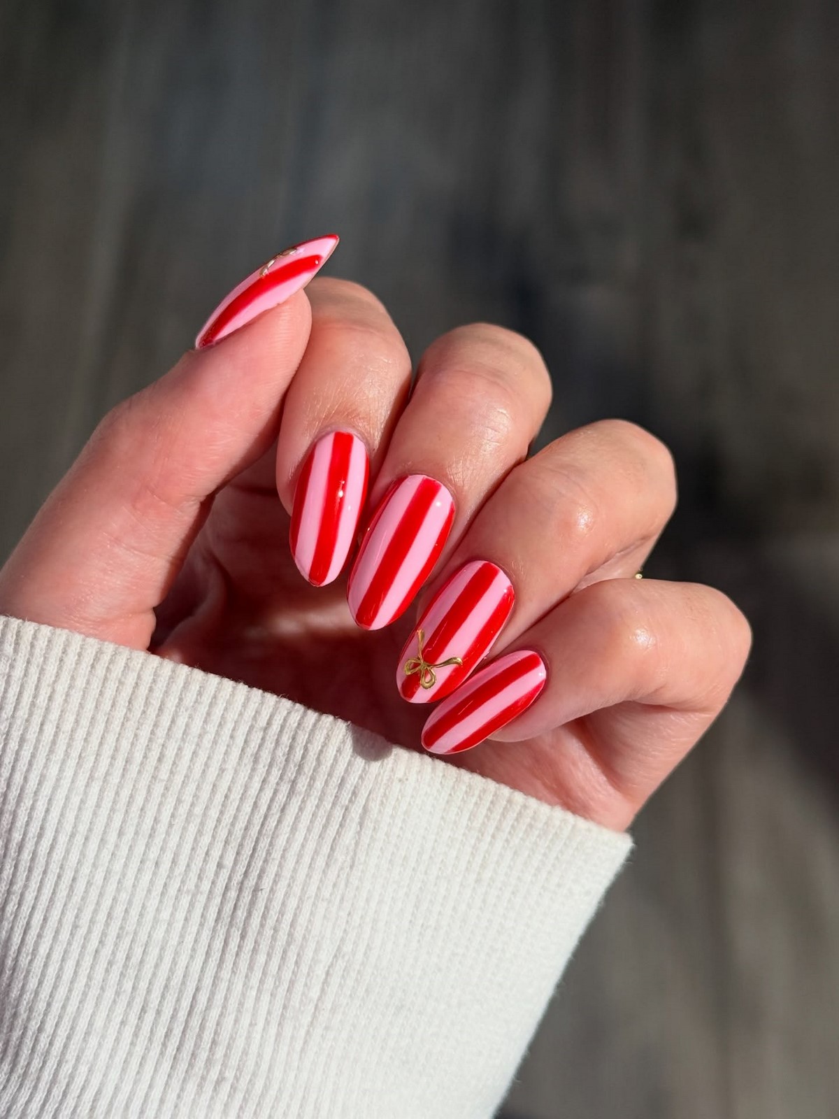 Маникюр с разноцветными полосками: главный яркий дизайн весны