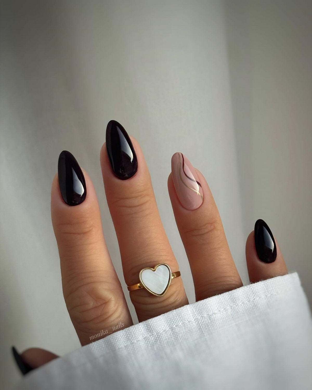 Маникюр с тонкой линией: минималистичный тренд весны 2026