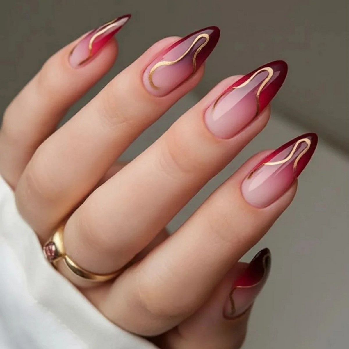 Маникюр с тонкой линией: минималистичный тренд весны 2026