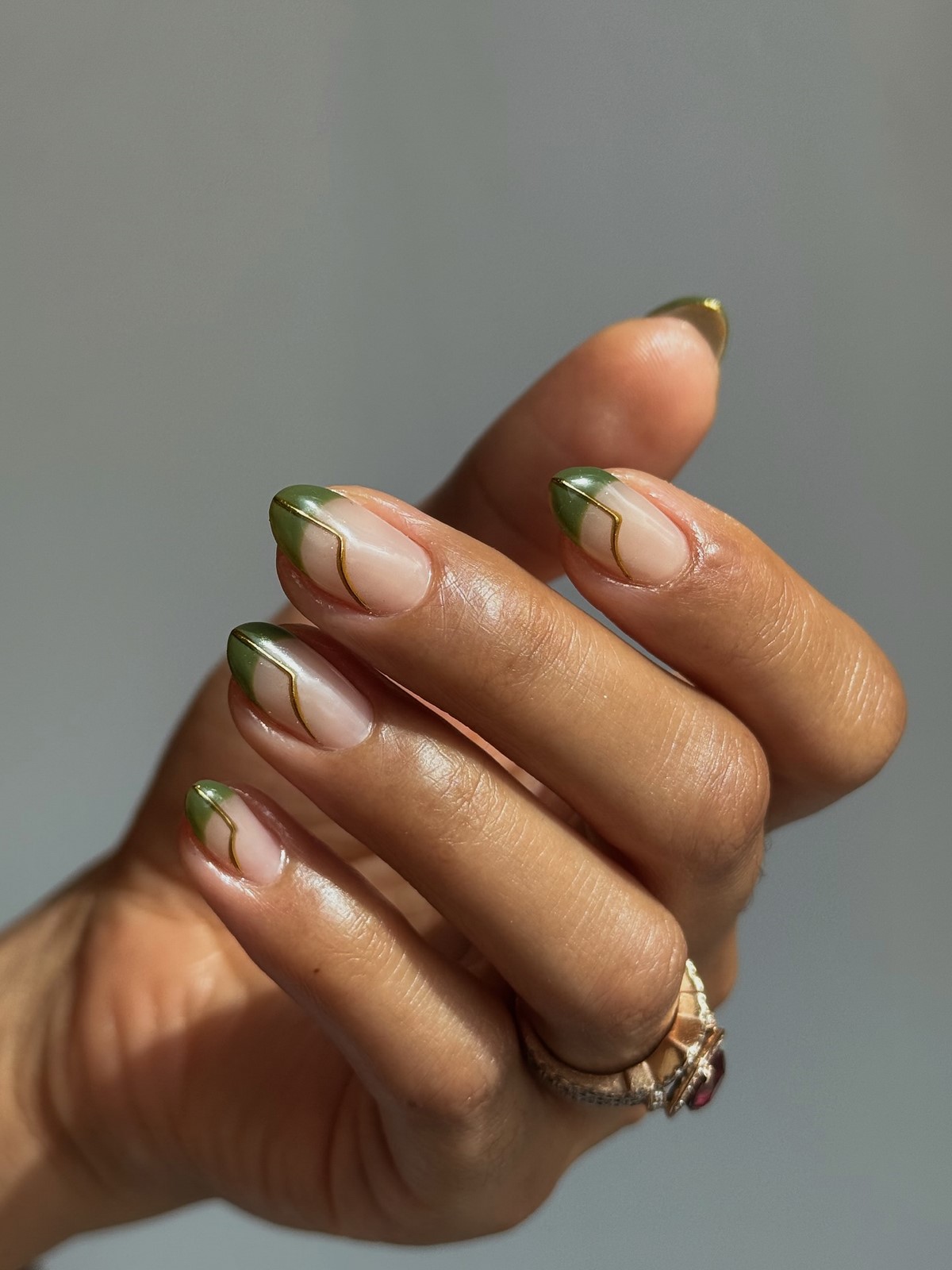 Маникюр с тонкой линией: минималистичный тренд весны 2026