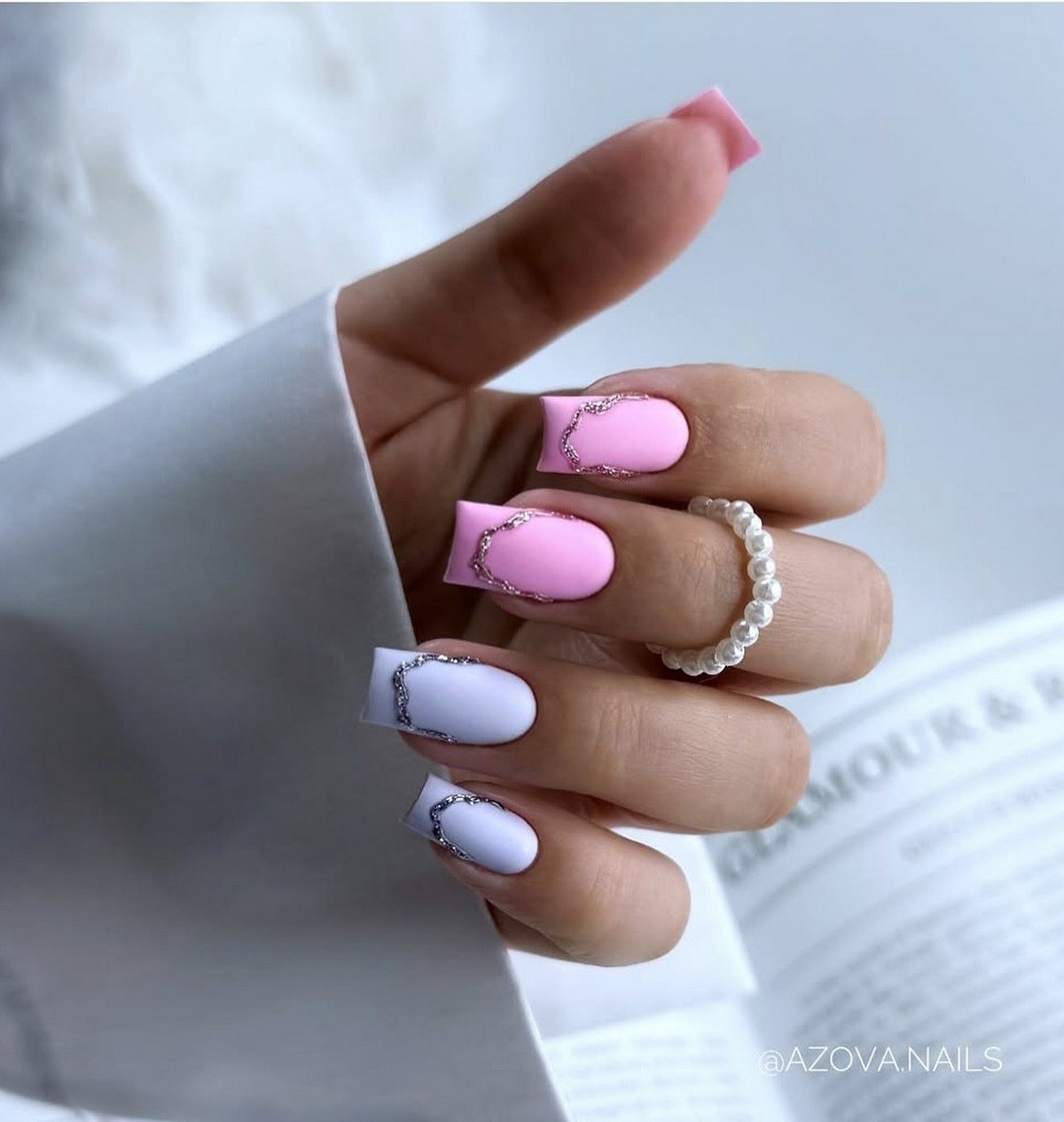 Маникюр с тонкой линией: минималистичный тренд весны 2026