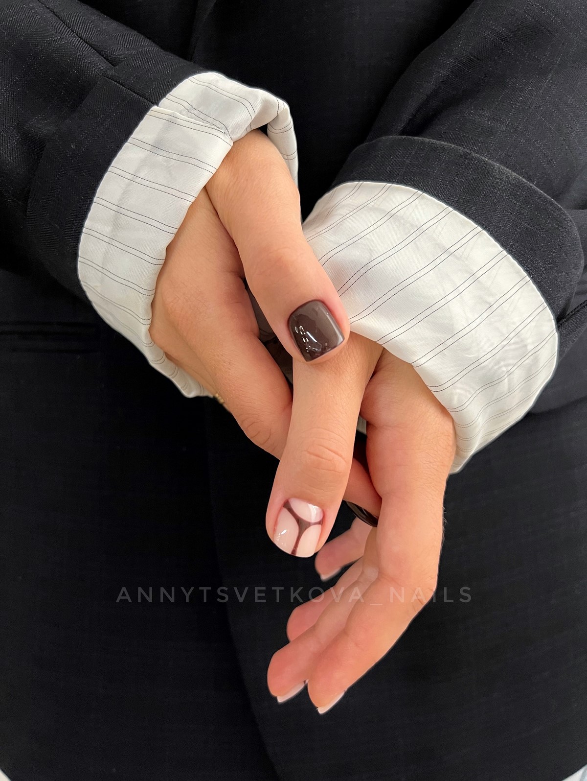 Маникюр с тонкой линией: минималистичный тренд весны 2026