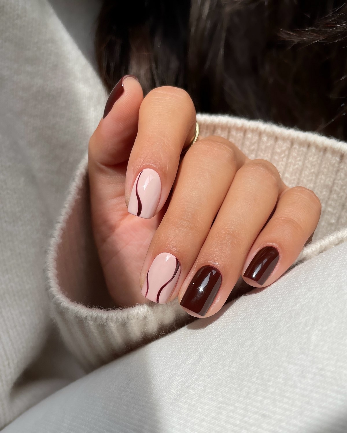 Маникюр с тонкой линией: минималистичный тренд весны 2026