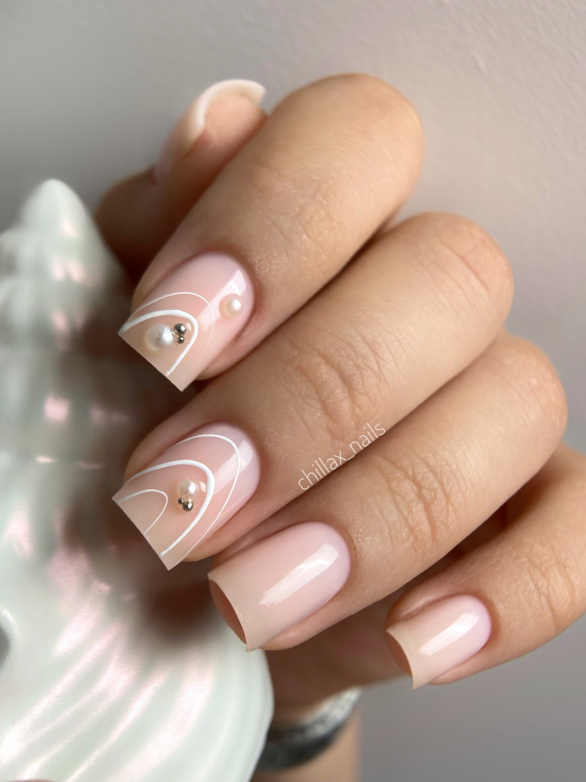 Маникюр с тонкой линией: минималистичный тренд весны 2026