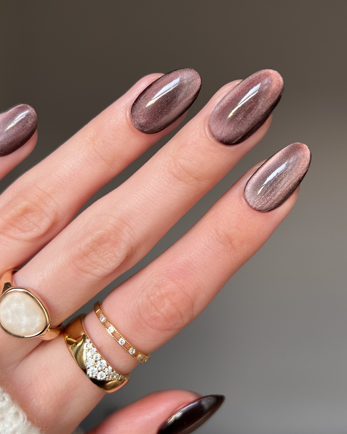 Маникюр с влажным эффектом: сияние, которое притягивает взгляд