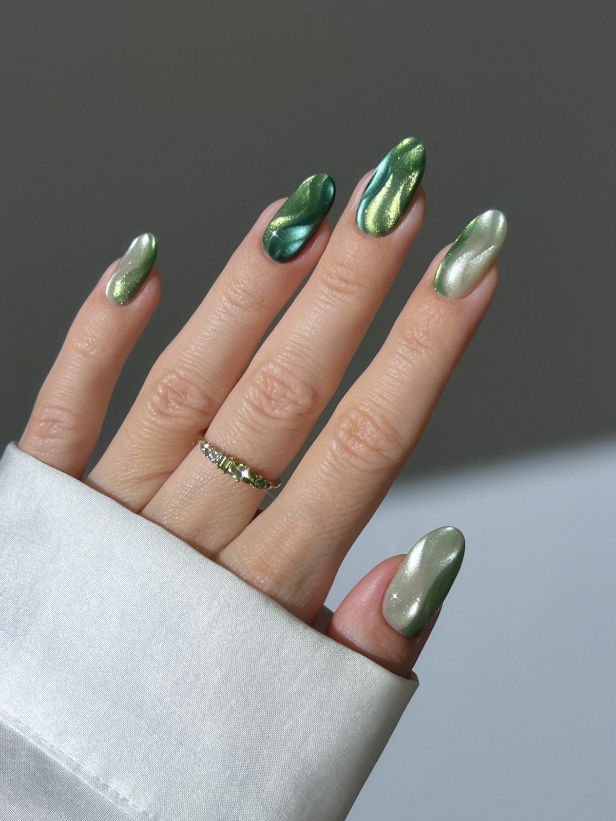 Маникюр с влажным эффектом: сияние, которое притягивает взгляд