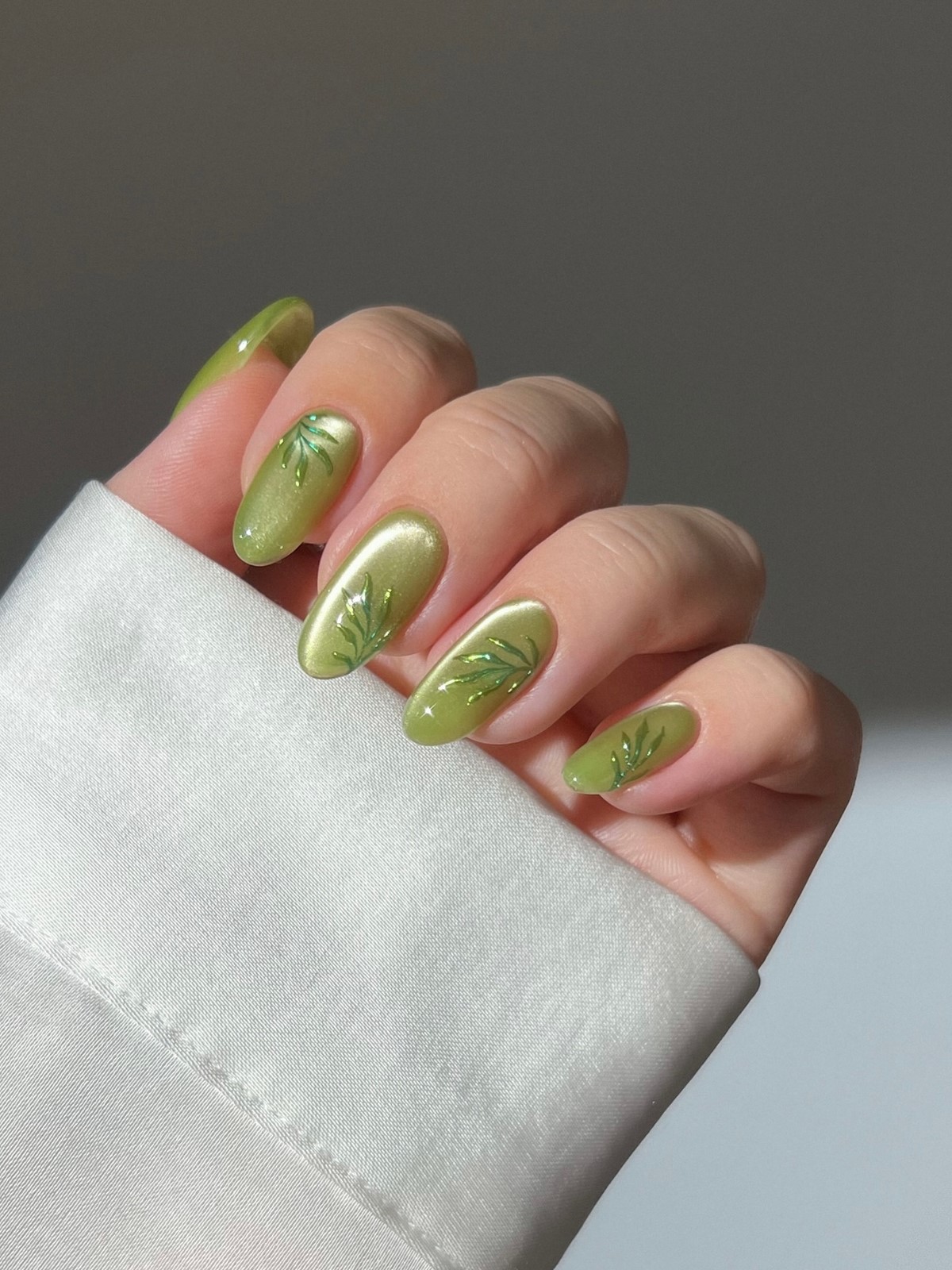 Маникюр с влажным эффектом: сияние, которое притягивает взгляд