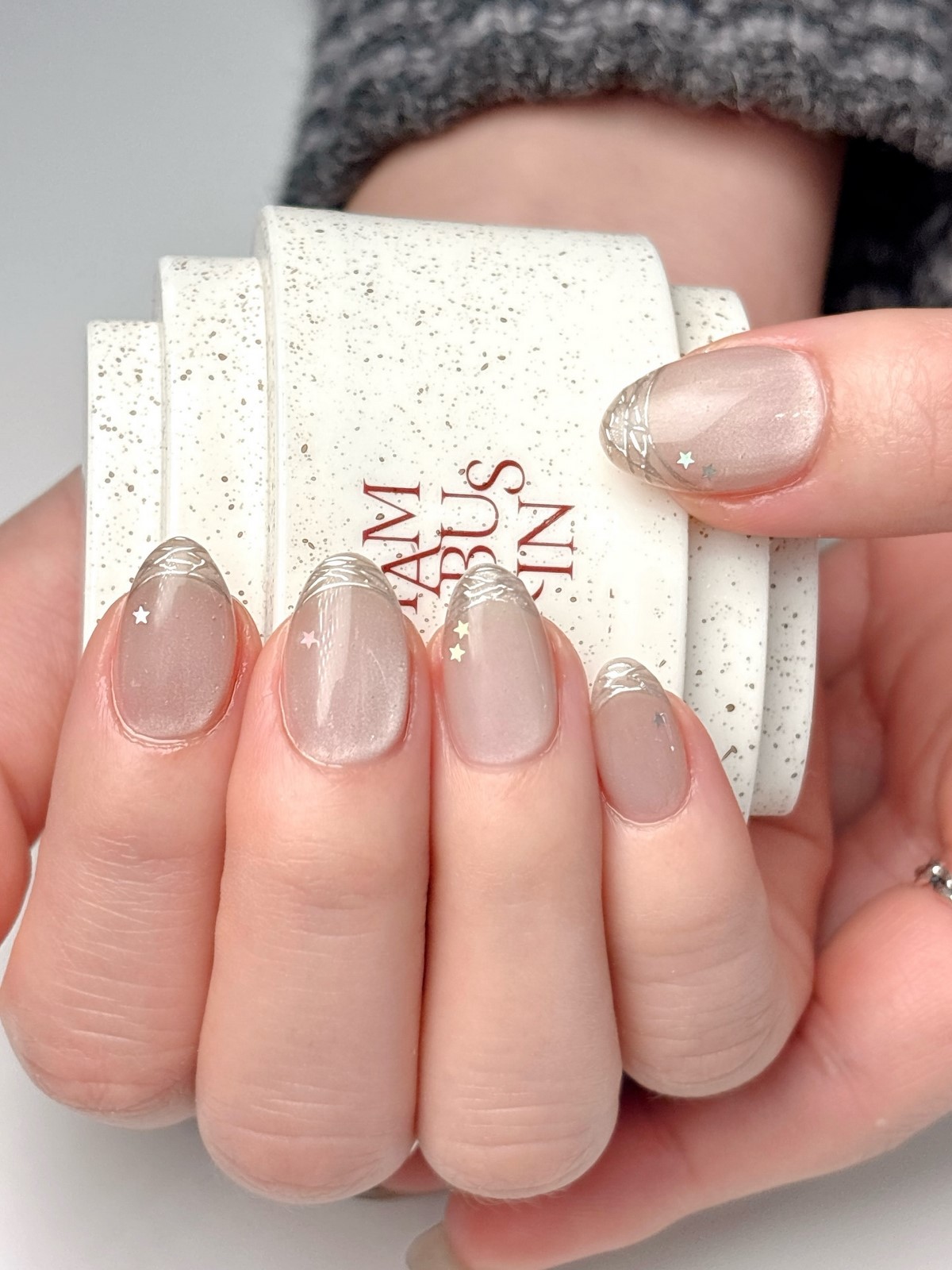 Маникюр с влажным эффектом: сияние, которое притягивает взгляд