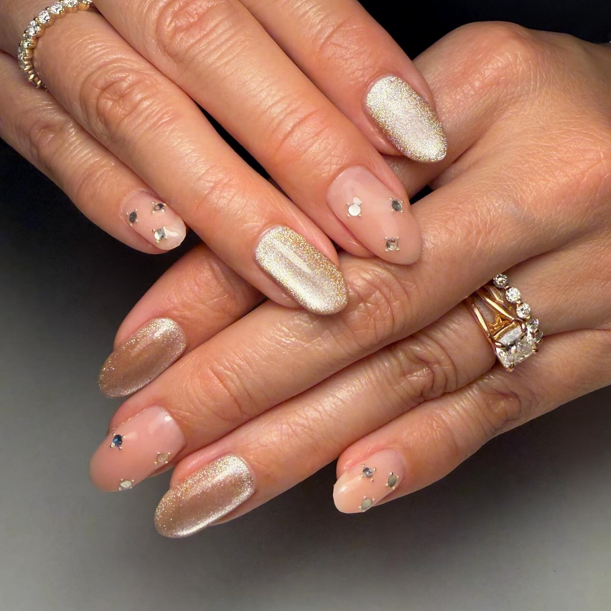 Маникюр с влажным эффектом: сияние, которое притягивает взгляд