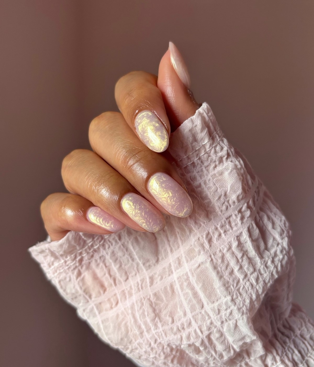 Маникюр с влажным эффектом: сияние, которое притягивает взгляд