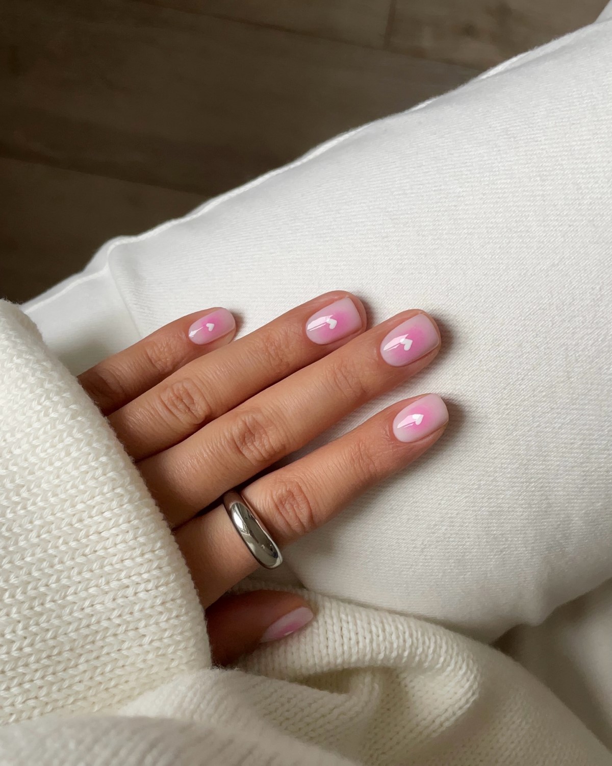 Маникюр с влажным эффектом: сияние, которое притягивает взгляд