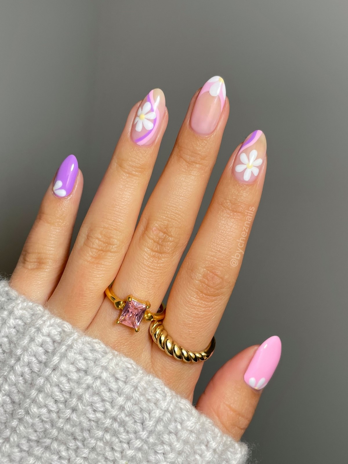 Маникюр в нежных тонах: оттенки, которые освежают руки