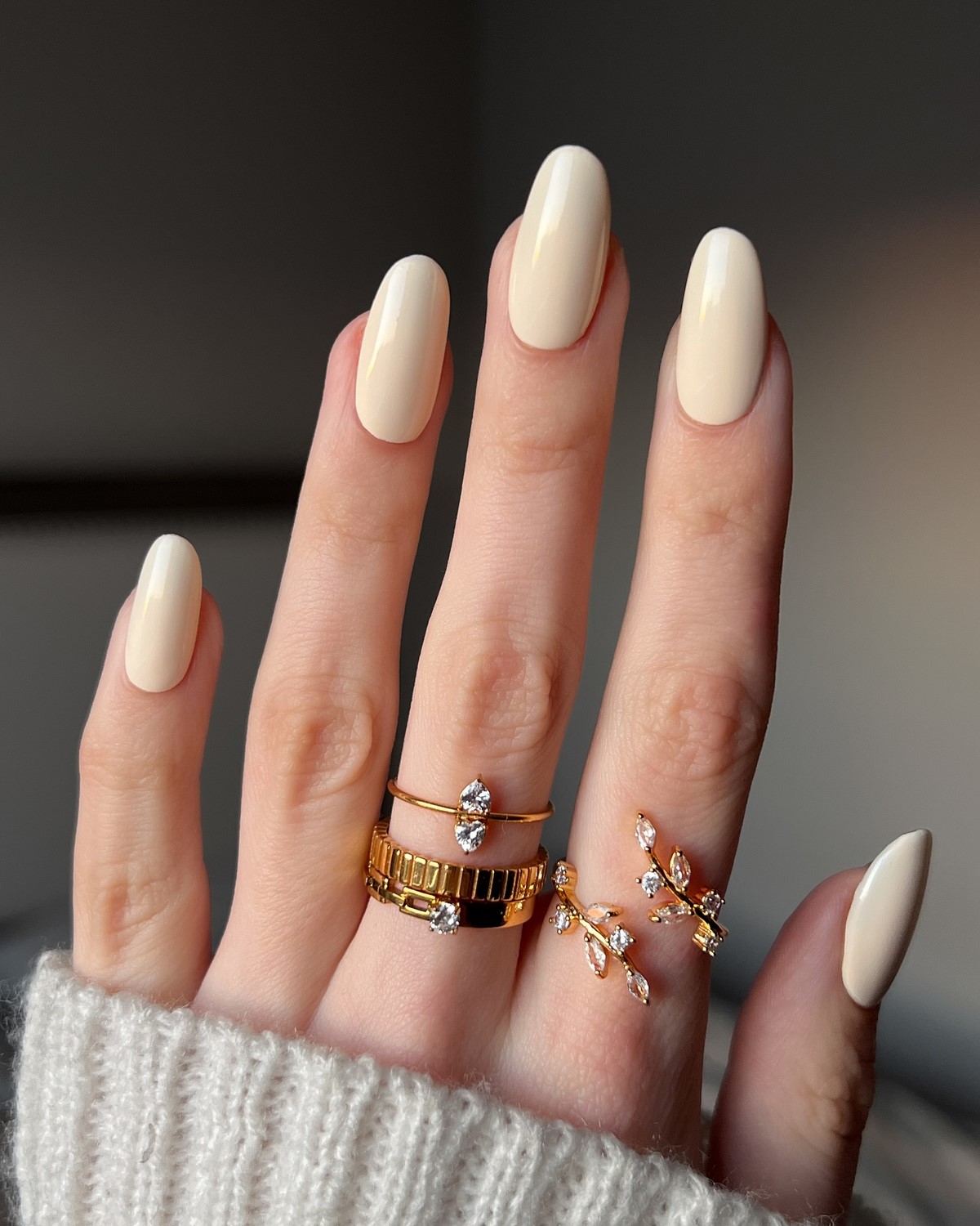 Маникюр в нежных тонах: оттенки, которые освежают руки