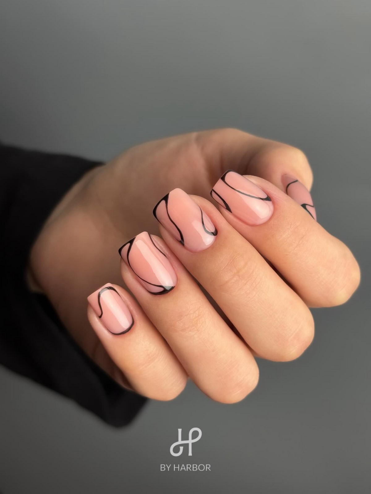 Маникюр в нежных тонах: оттенки, которые освежают руки