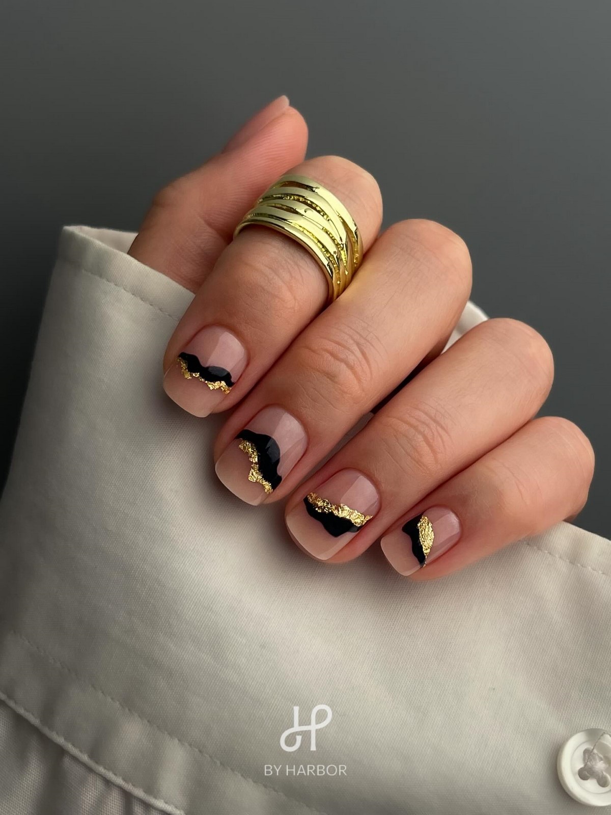 Маникюр в нежных тонах: оттенки, которые освежают руки