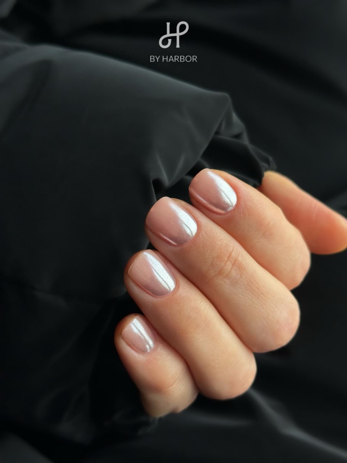 Маникюр в нежных тонах: оттенки, которые освежают руки