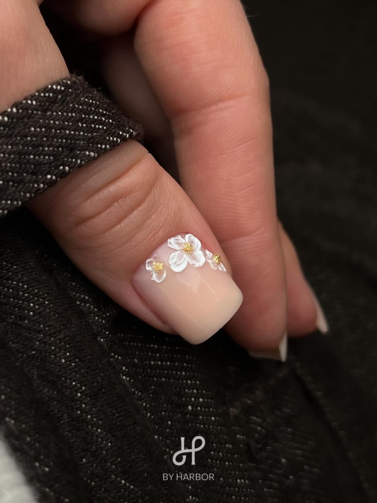 Маникюр в нежных тонах: оттенки, которые освежают руки