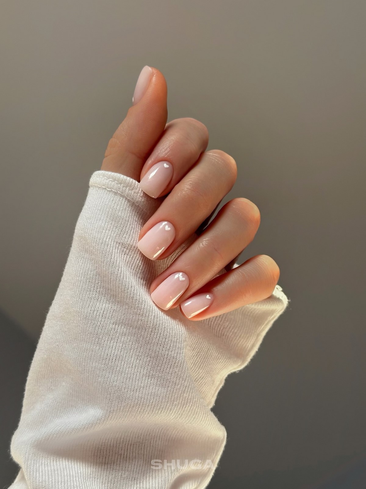 Маникюр в нежных тонах: оттенки, которые освежают руки