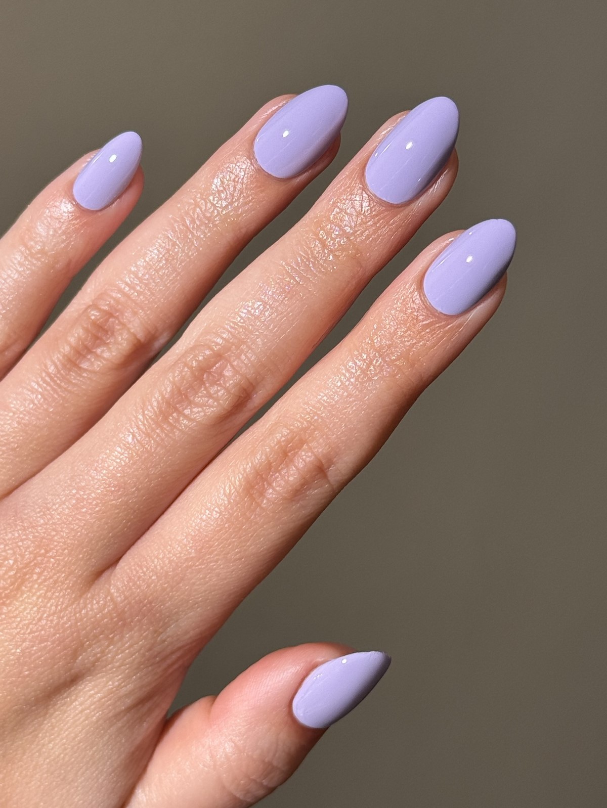 Маникюр в нежных тонах: оттенки, которые освежают руки